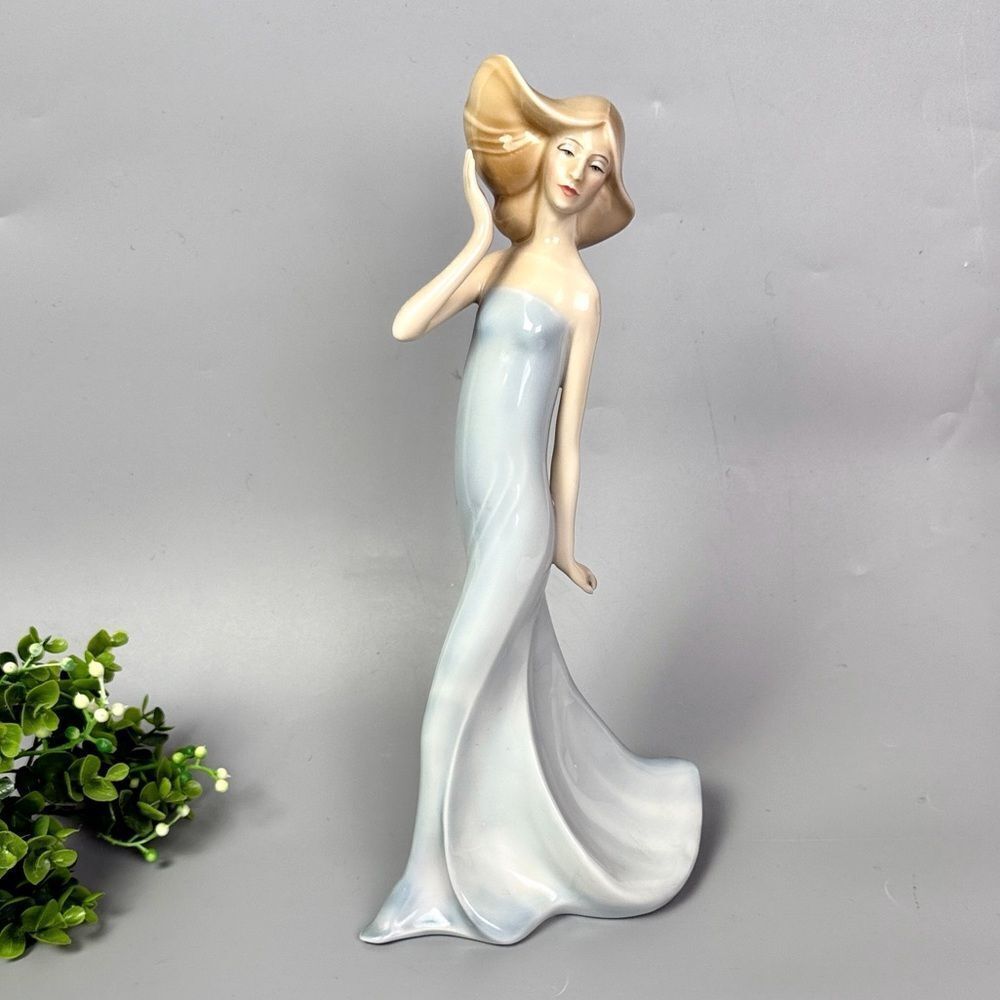 Vintage Royal Doulton Reflections
Lady Windswept Figurine model HN 3027 12"